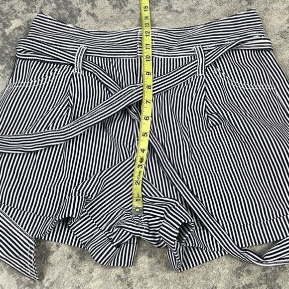 Gap High Rise Pleat Front Striped Cuffed Paperbag Shorts Button Fly Sz 8 - Picture 9 of 14